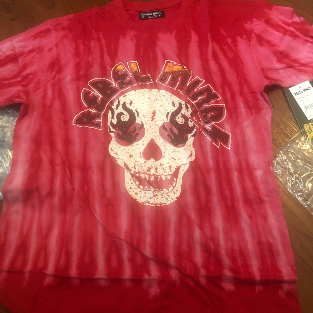 Rebel minds Tee